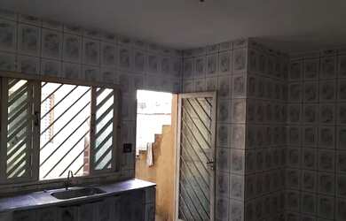 Imagem: A casa possui 1 Dormitório, 1 Banheiro e está localizado