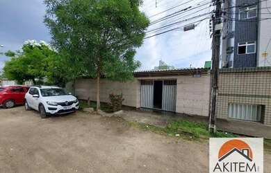 Imagem: A casa possui 3 Dormitórios, 3 Banheiros, 2 Vagas na garagem