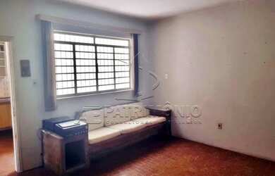 Imagem: A casa possui 3 Dormitórios, 1 Banheiro, 1 Vaga na garagem