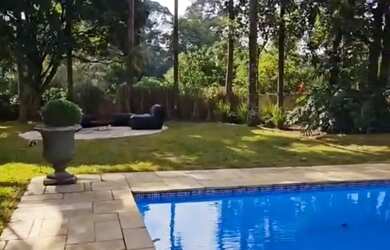 Imagem: A casa em condomínio possui 4 Dormitórios, 5 Banheiros, 4