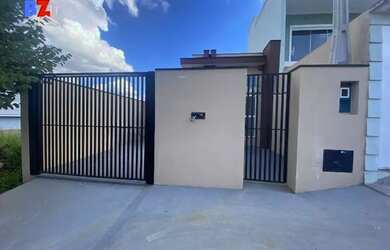 Imagem: A casa possui 2 Dormitórios, 1 Banheiro, 2 Vagas na garagem