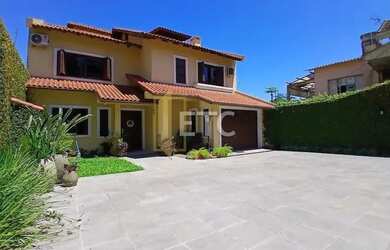 Imagem: A casa à venda possui 3 Dormitórios, 4 Banheiros, 3 Vagas