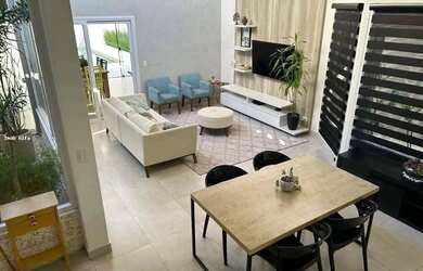 Imagem: A casa possui 3 Dormitórios, 4 Banheiros, 5 Vagas na garagem