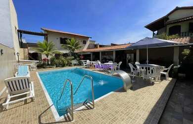 Imagem: A casa possui 5 Dormitórios, 5 Banheiros, 3 Vagas na garagem