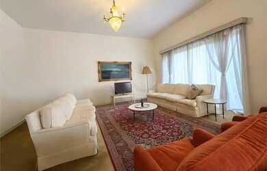 Imagem: A casa possui 3 Dormitórios, 5 Banheiros, 4 Vagas na garagem