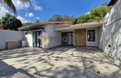 Imagem: A casa possui 4 Dormitórios, 5 Banheiros, 3 Vagas na garagem