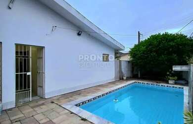 Imagem: A casa possui 3 Dormitórios, 1 Banheiro, 5 Vagas na garagem