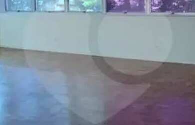 Imagem: O depósito possui 3 Vagas na garagem, 180m² de Área e está