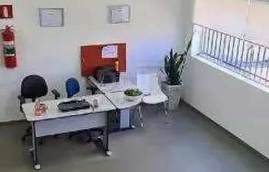 Imagem: O depósito possui 2 Vagas na garagem, 462m² de Área e está