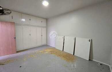 Imagem: O depósito possui 2 Vagas na garagem, 253m² de Área e está