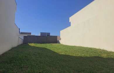 Imagem: O terreno possui 305m² de Área e está localizado em Roncáglia