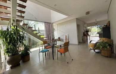 Imagem: A casa em condomínio possui 3 Dormitórios, 5 Banheiros, 4