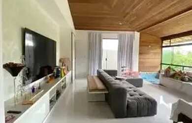 Imagem: A casa possui 4 Dormitórios, 5 Banheiros, 2 Vagas na garagem