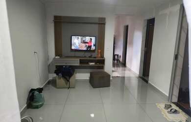 Imagem: A casa possui 2 Dormitórios, 2 Banheiros, 1 Vaga na garagem