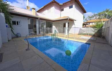 Imagem: A casa em condomínio possui 3 Dormitórios, 3 Banheiros, 2