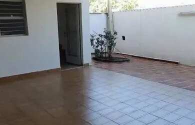 Imagem: O apartamento possui 3 Dormitórios, 2 Banheiros, 5 Vagas na