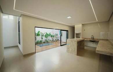 Imagem: A casa possui 3 Dormitórios, 2 Banheiros, 3 Vagas na garagem