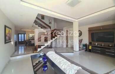 Imagem: A casa possui 3 Dormitórios, 4 Banheiros, 3 Vagas na garagem