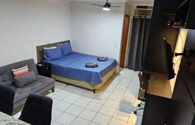 Imagem: O apartamento possui 1 Dormitório, 1 Banheiro, 1 Vaga na garagem