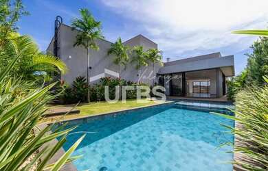 Imagem: A casa em condomínio possui 3 Dormitórios, 4 Banheiros, 3