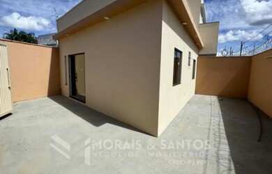 Imagem: A casa possui 2 Dormitórios, 1 Banheiro, 1 Vaga na garagem