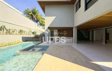 Imagem: A casa possui 5 Dormitórios, 5 Banheiros, 5 Vagas na garagem