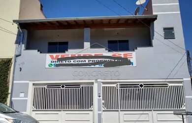 Imagem: A casa possui 2 Dormitórios, 2 Banheiros, 2 Vagas na garagem