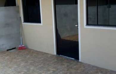 Imagem: A casa possui 2 Dormitórios, 1 Banheiro, 1 Vaga na garagem