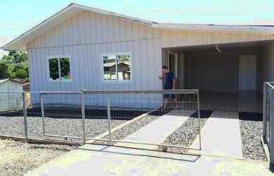 Imagem: A casa possui 3 Dormitórios, 1 Banheiro, 1 Vaga na garagem