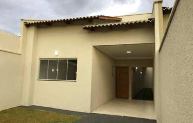 Imagem: A casa possui 3 Dormitórios, 3 Banheiros, 2 Vagas na garagem