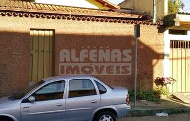 Imagem: A casa possui 5 Dormitórios, 4 Banheiros, 2 Vagas na garagem