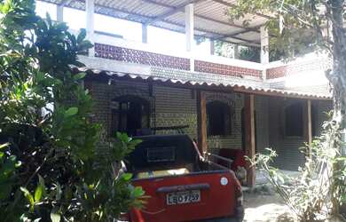 Imagem: A casa possui 2 Dormitórios, 2 Banheiros, 3 Vagas na garagem