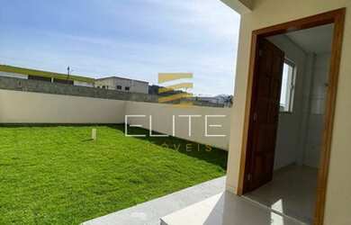 Imagem: A casa possui 2 Dormitórios, 1 Banheiro, 2 Vagas na garagem