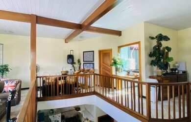 Imagem 1: Casa com mezanino. 121m² de Área, 2 Vagas na garageme2 Dormitórios