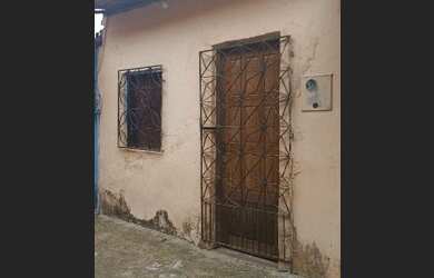 Imagem: A casa possui 2 Dormitórios, 1 Banheiro e está localizado