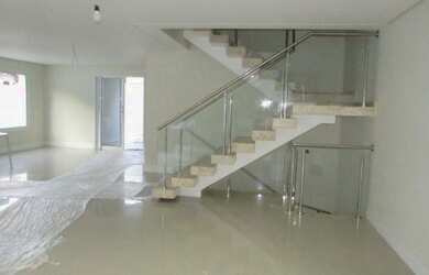 Imagem 13: Maravilhoso sobrado novo com piscina e privacidade