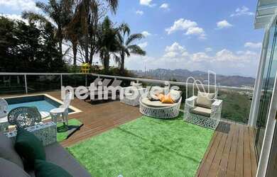 Imagem: A casa em condomínio possui 4 Dormitórios, 5 Banheiros, 4