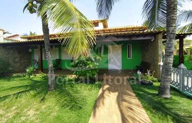 Imagem: A casa possui 3 Dormitórios, 3 Banheiros, 2 Vagas na garagem