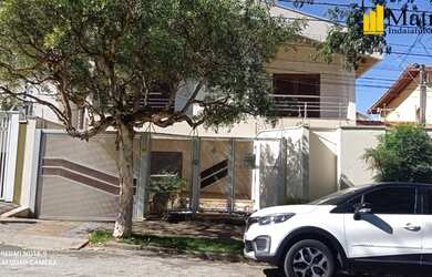 Imagem: A casa possui 3 Dormitórios, 4 Banheiros, 4 Vagas na garagem