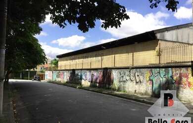 Imagem: O depósito possui 1.800m² de Área e está localizado em