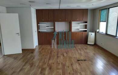 Imagem: O depósito possui 3 Vagas na garagem, 90m² de Área e está