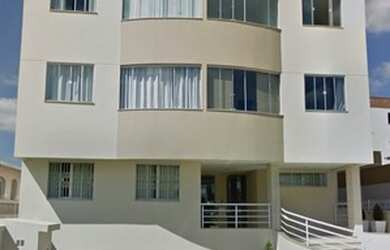 Imagem: O apartamento possui 3 Dormitórios, 1 Banheiro, 1 Vaga na garagem