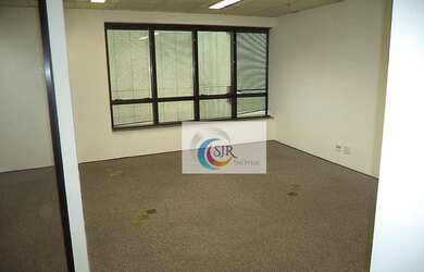 Imagem: O depósito possui 4 Vagas na garagem e 177m² de Área e está