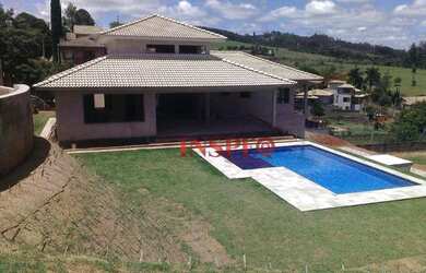 Imagem: A casa em condomínio possui 4 Dormitórios, 5 Banheiros, 3