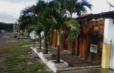 Imagem: A casa possui 1 Dormitório, 1 Banheiro, 1 Vaga na garagem