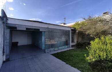 Imagem: A casa possui 3 Dormitórios, 3 Banheiros, 3 Vagas na garagem