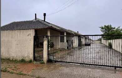 Imagem: A casa possui 2 Dormitórios, 1 Banheiro, 1 Vaga na garagem