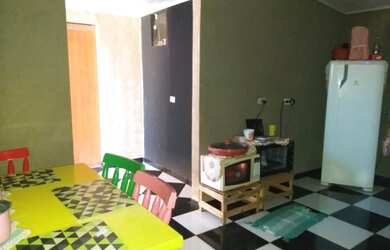 Imagem: A casa possui 3 Dormitórios, 1 Banheiro, 1 Vaga na garagem