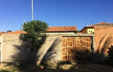 Imagem: A casa possui 2 Dormitórios, 1 Banheiro, 200m² de Área, Churrasqueira