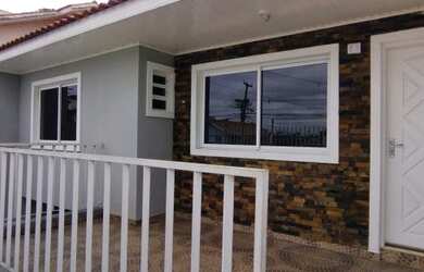 Imagem: A casa possui 3 Dormitórios, 1 Banheiro, 1 Vaga na garagem